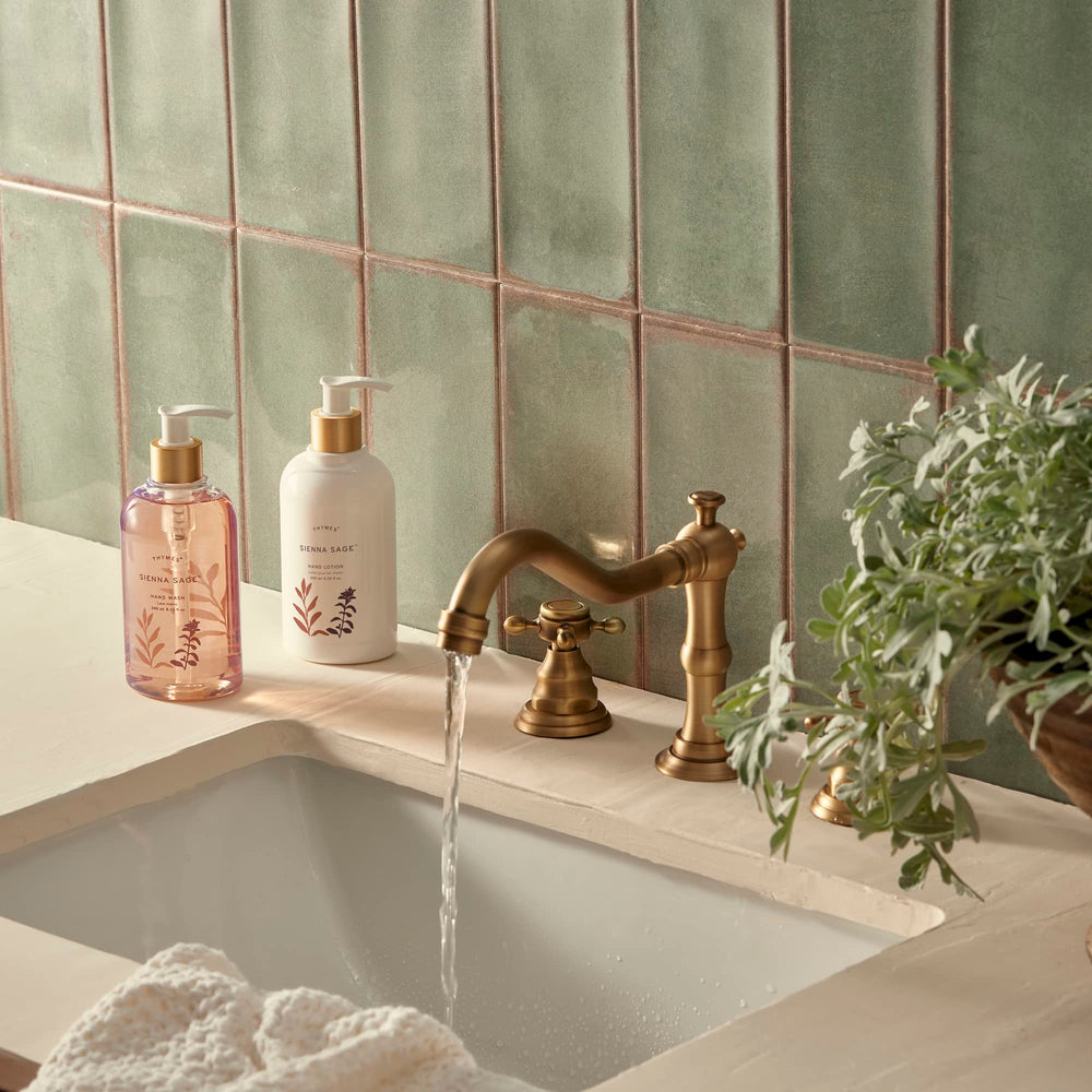 Natural plant-based formula with calendula and glycerin for cleansing