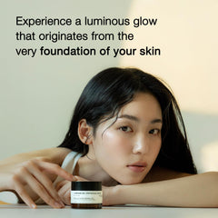 TOUN28 Peptacica Serum dispensing action shows simple daily use.