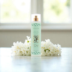 Tova Signature label close-up showing jasmine, bergamot and sandalwood notes.