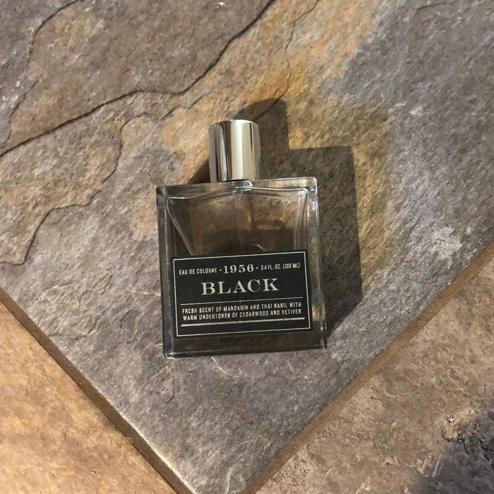 Tru Fragrance Beauty 1956 Black spray action close-up for quick daily refresh.