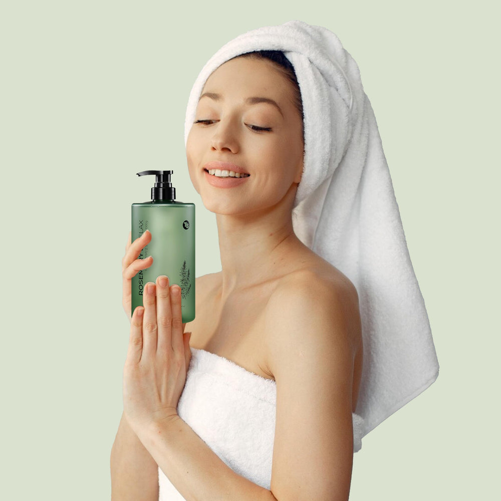 TS Rosemary & Relax shampoo lather shown as a gentle cleansing action.