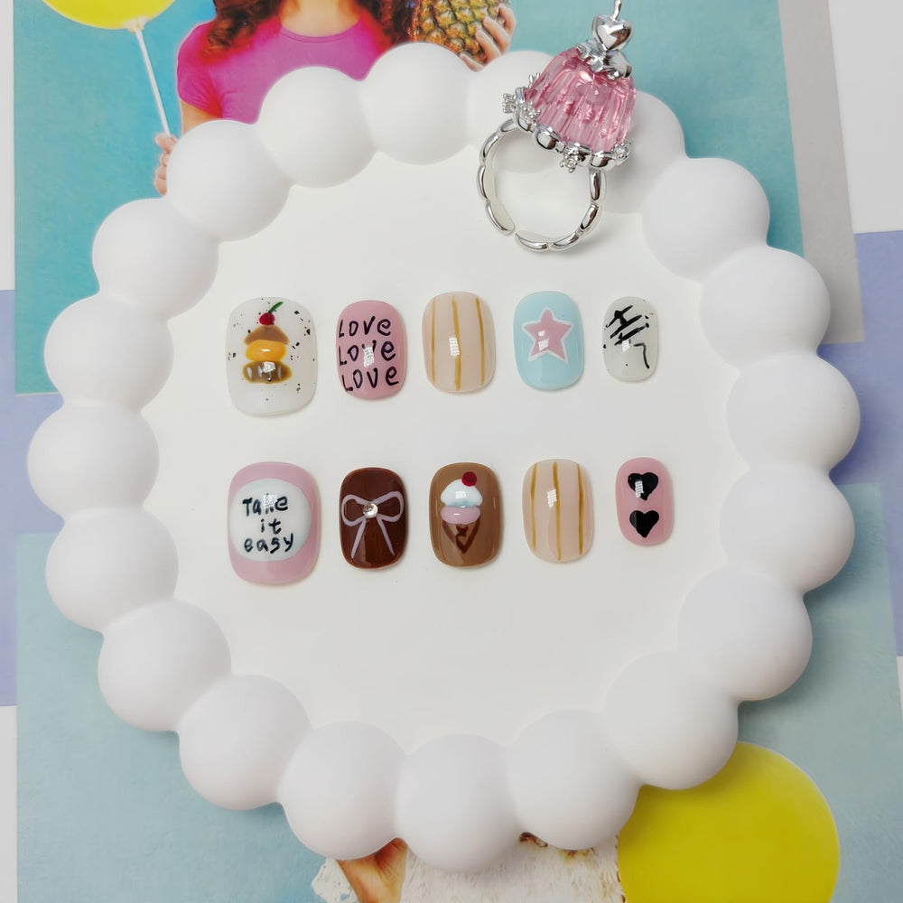 UNIYVOH jellyfish motif nails for ocean inspired look