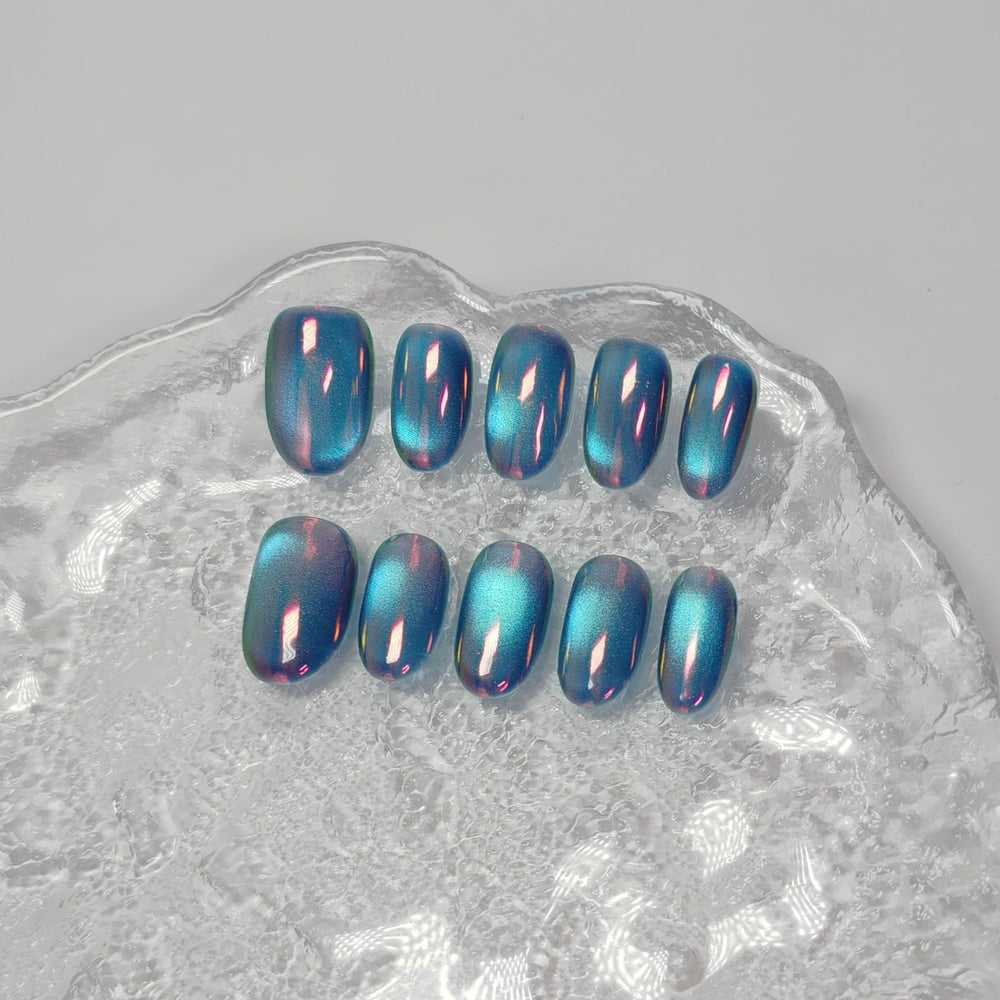 UNIYVOH Cat Eye Nails Aurora Night S French tip option for polished look