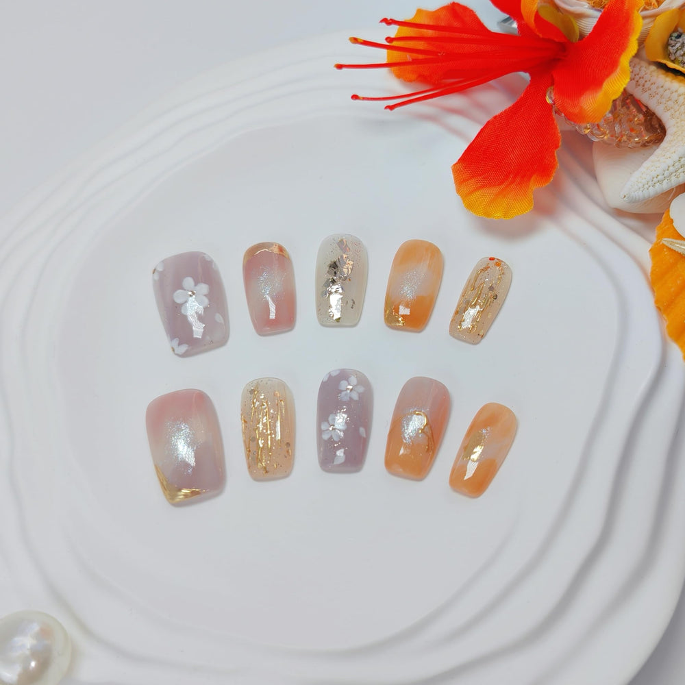 Uniyvoh black cat accent nails for playful statement tips