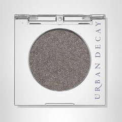 URBAN DECAY 24/7 Eyeshadow Single Mushroom paired with primer and setting spray for crease-free color all day