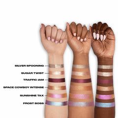 URBAN DECAY Glaze-On built-in brush enables quick, precise color application