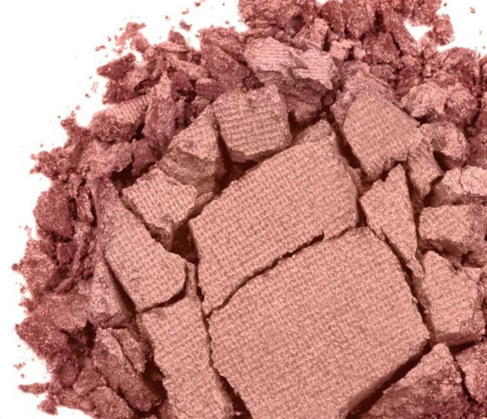 Urban Decay Scratch Single eyeshadow applied on the eye to show a blendable formula and finished look