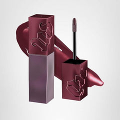 Transfer-proof gloss provides reliable color payoff without smudging.