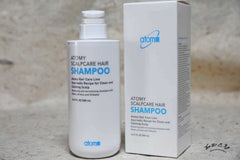 Close-up of rich foam from VAU Atomy shampoo for gentle cleansing.