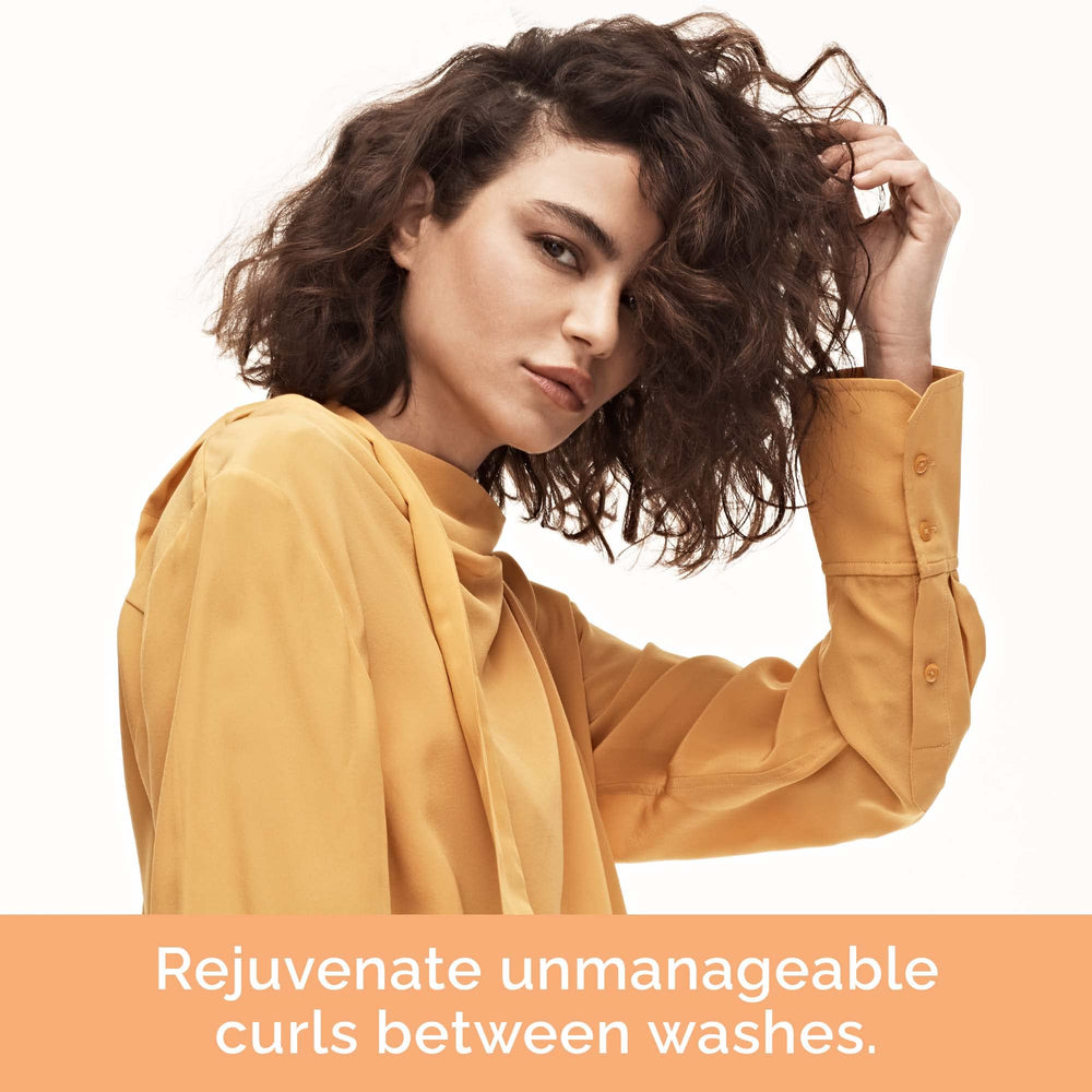 Wet hair scene during cleansing with non-foaming formula from VICIOUS CURL.