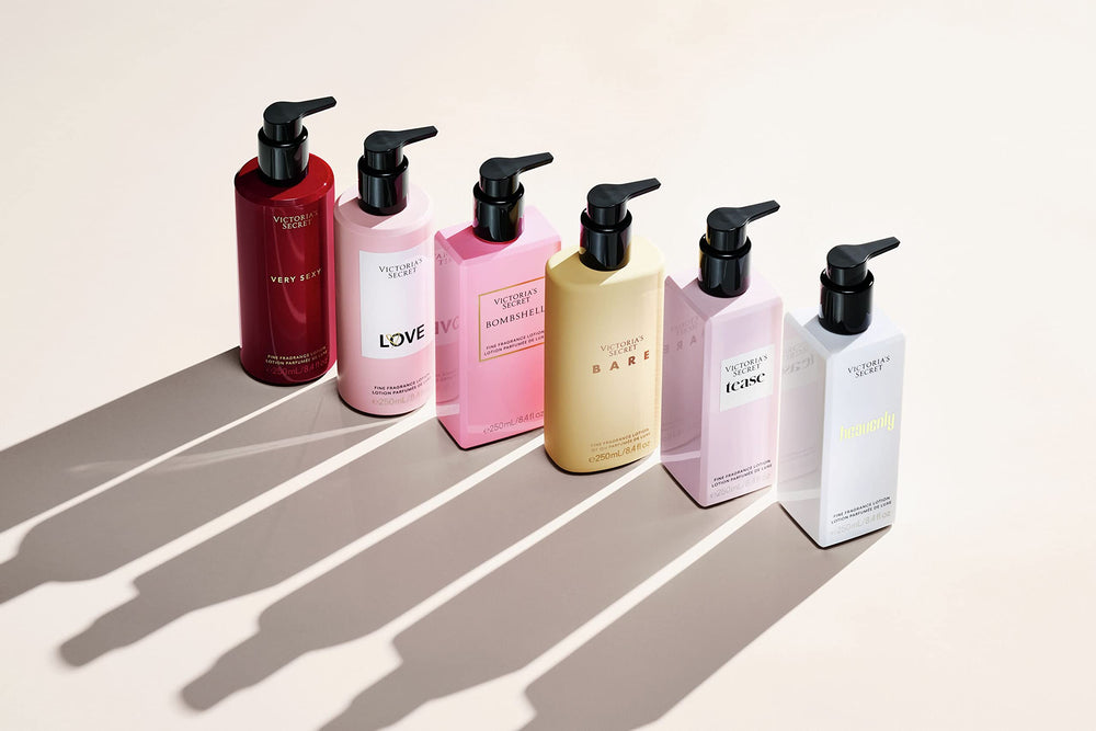 Notes highlight sandalwood, mandarin, violet for a layered scent.