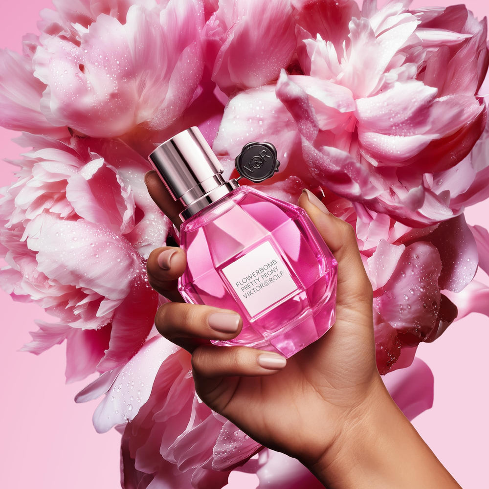 Close-up of Viktor&Rolf Flowerbomb Pretty Peony petals emphasizing floral note.