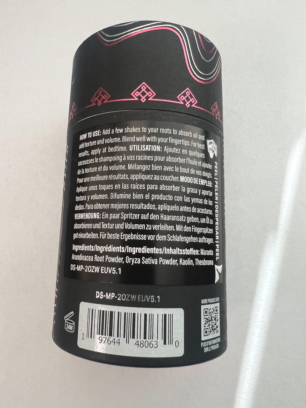 Viori dry shampoo powder leaves a matte finish with no visible residue.