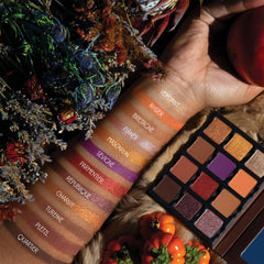Viseart Paris Etendu Pro Luxe Palette Le Marais swatches show rich pigments and varied finishes.