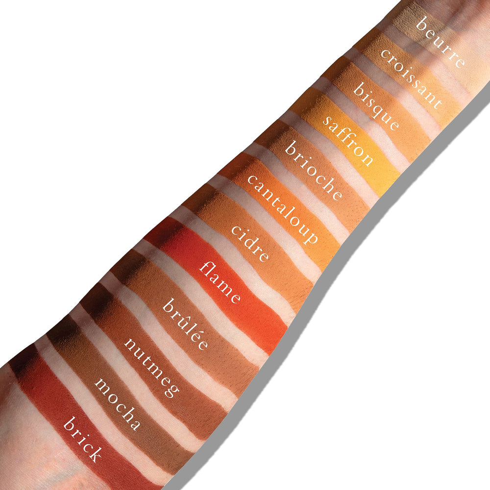Viseart Paris Petites Pro Luxe creme caramel matte enhances crease definition.