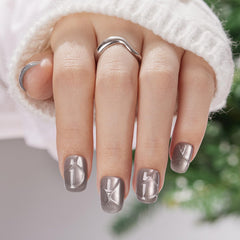 VSALON bonus cuticle oil nourishes natural nails during wear.