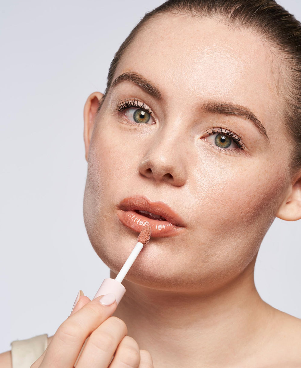 Wander Beauty Lip Retreat Oil with nourishing ingredients like rosehip and avocado