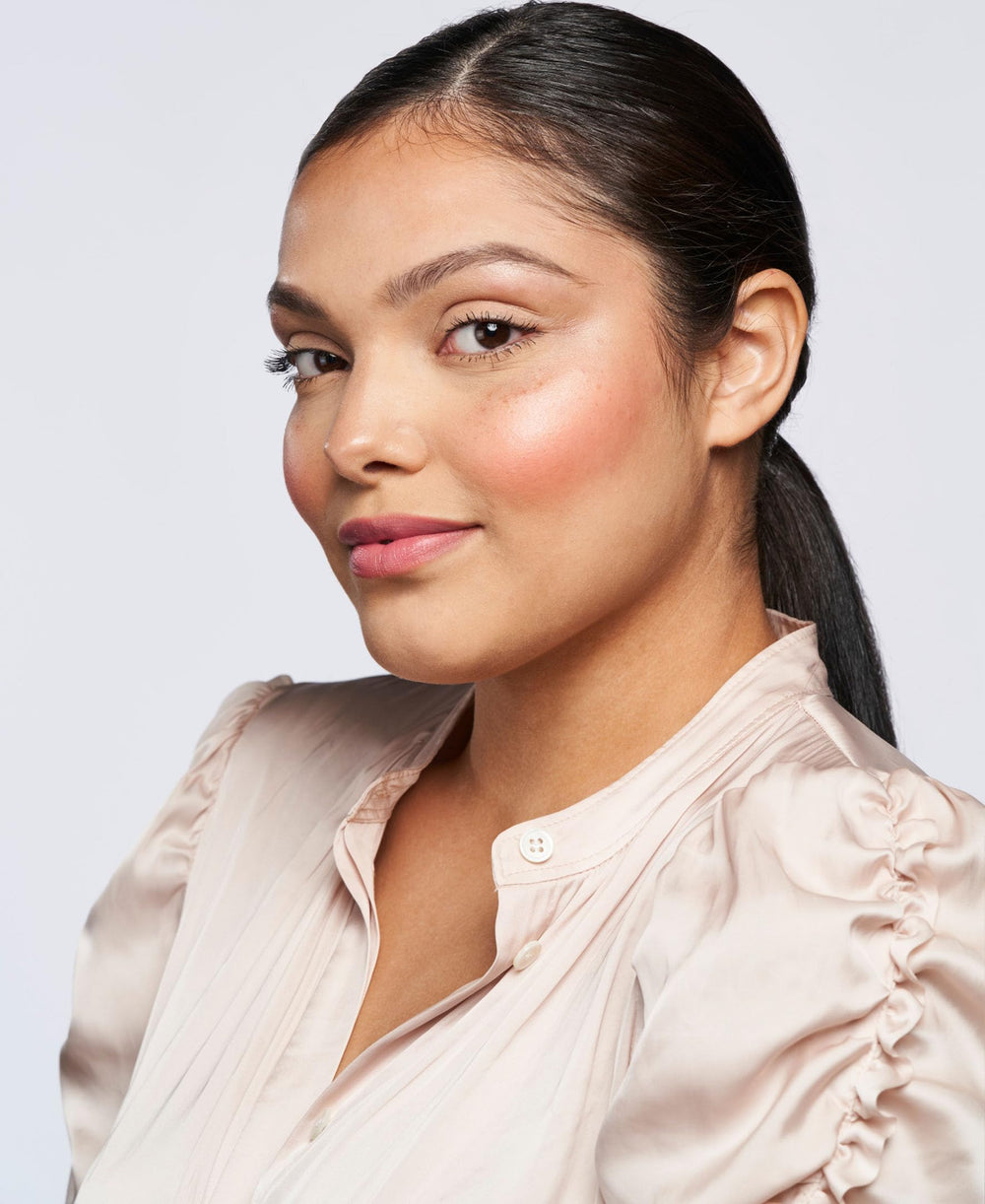 Wander Beauty soft-focus illuminator adds a universal glow to skin.