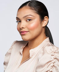 Wander Beauty soft-focus illuminator adds a universal glow to skin.