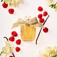 Women Secret Gold Seduction spray action highlights easy, even application.