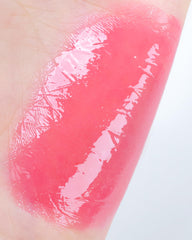 Lip swatch of Peach Jelling demonstrates high pigmentation and glow.