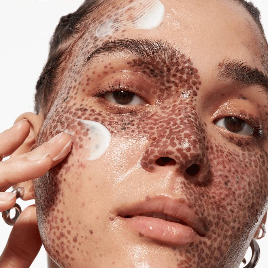 Youth To The People 121-Polypeptide Future Cream swatch demonstrates an ultra-dewy skin finish.