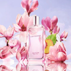 Yves Rocher Evidence application gesture, spray neck and wrists for balanced wear.