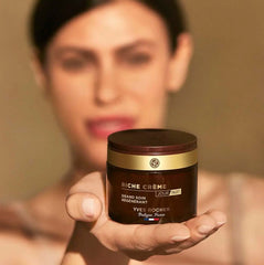 Close-up of Yves Rocher Riche Creme demonstrating melt-in texture.