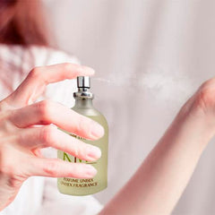 Zermat Kiwi fragrance being used by a unisex wearer for versatile scent