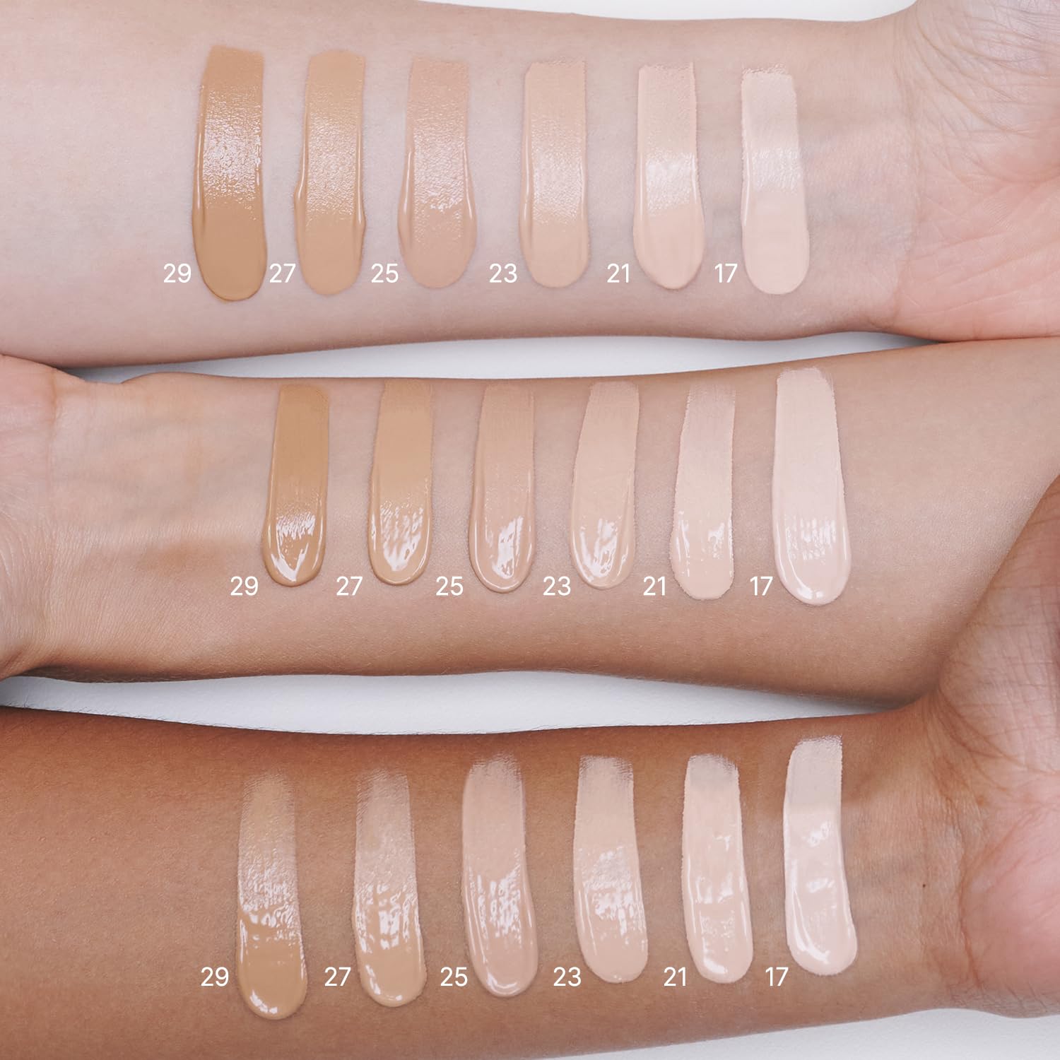 2aN Gleaming Tension Cushion Pact swirled texture shows blendable cream.