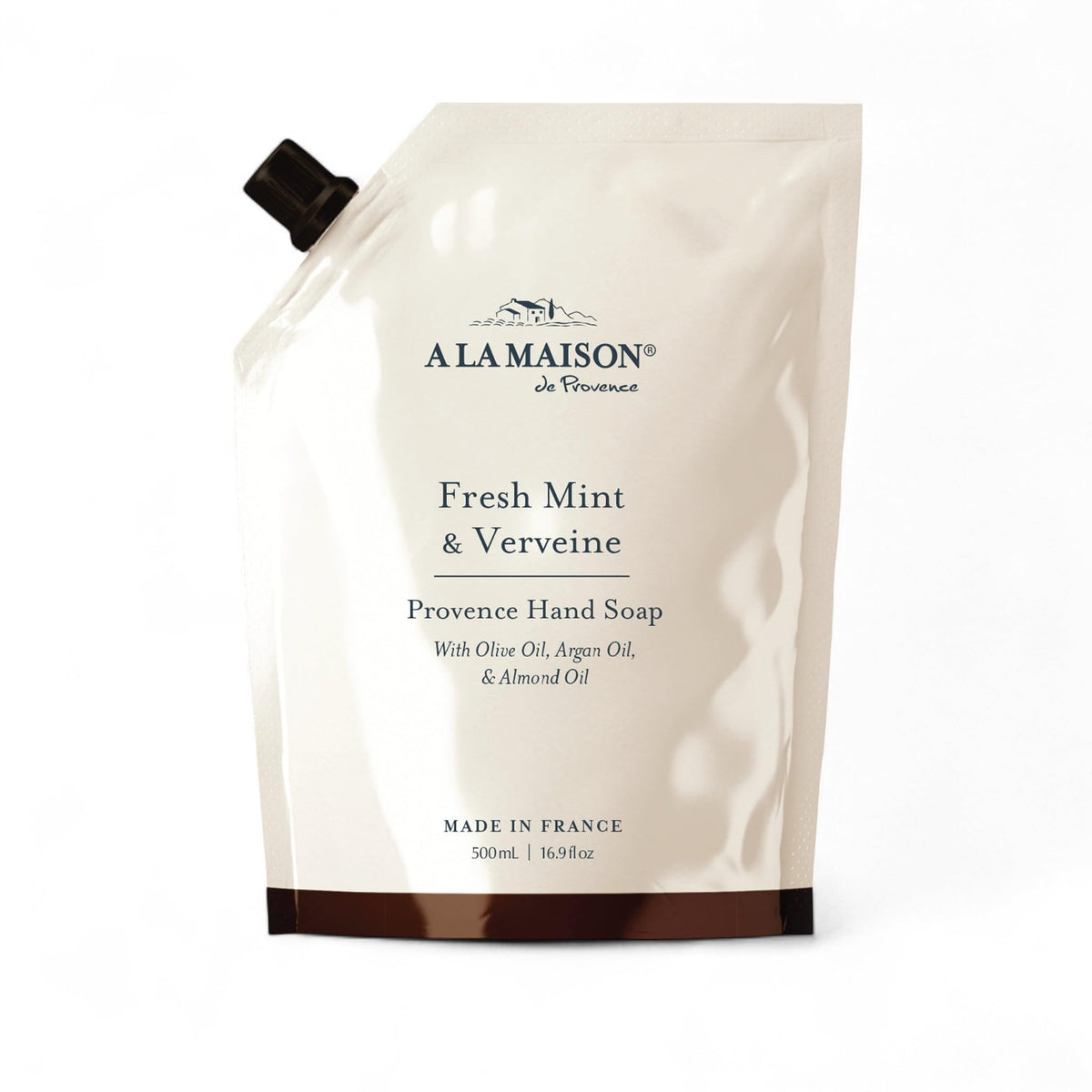 A LA MAISON Fresh Mint Verveine refill pouch ready to reduce plastic waste while freshening hands.