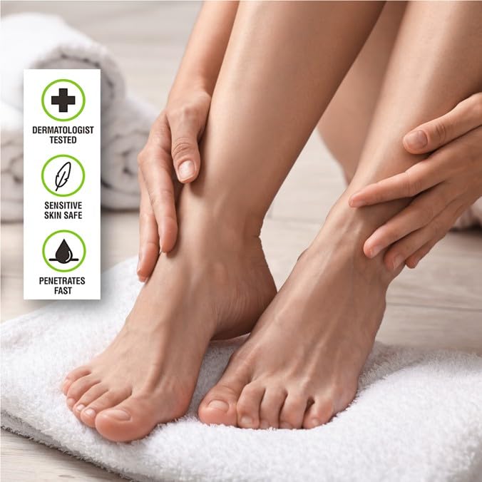 Macadamia oil-rich formula of Adamia cream highlighted beside a drop of oil.