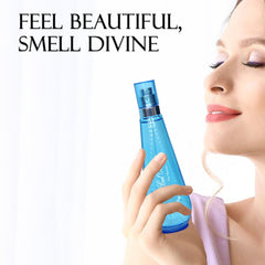 AFLUXE Cool Ocean bottle in hand suggesting confident daily wear.