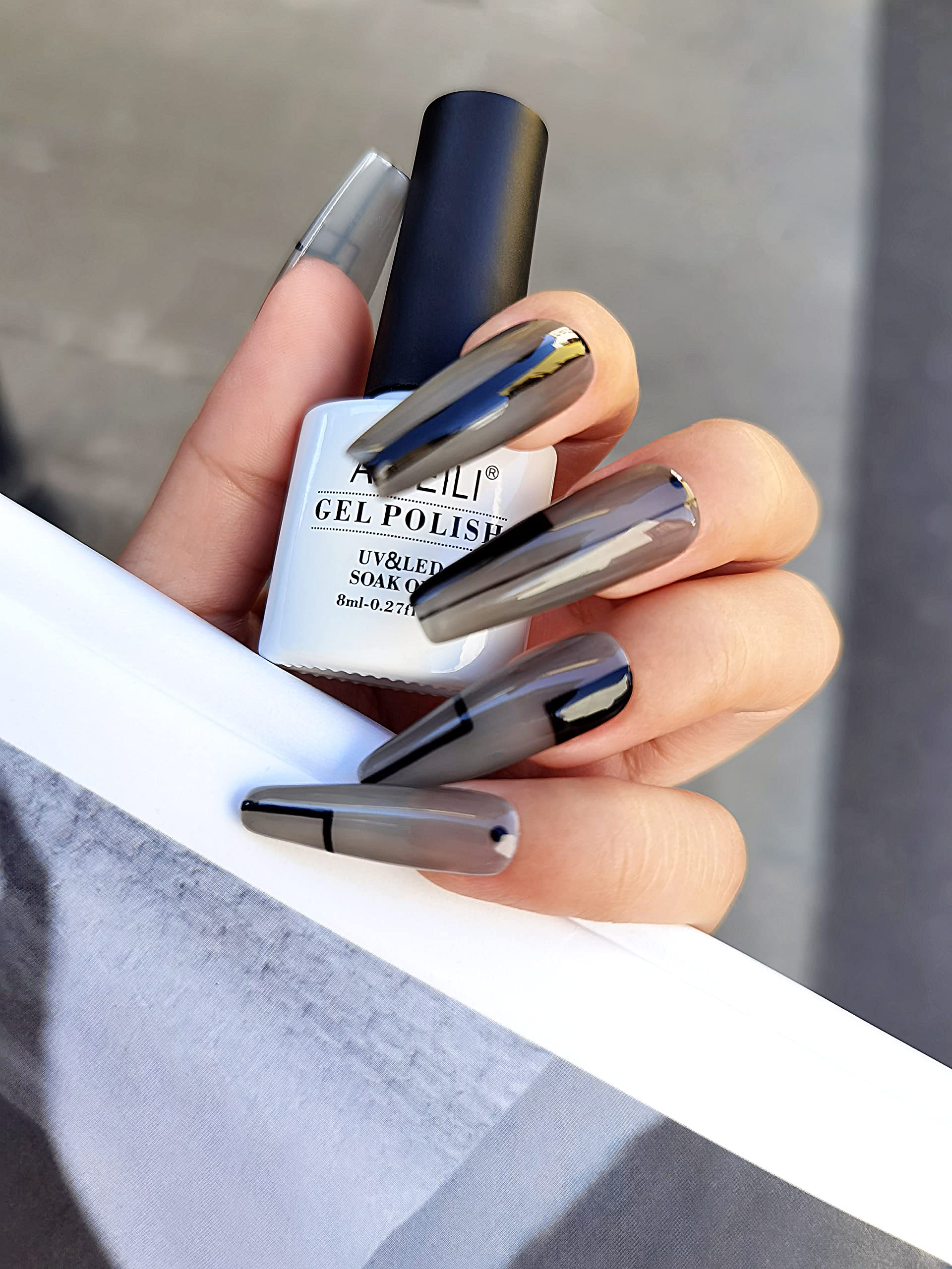 AIMEILI Mother's Day manicure idea in neutral tones