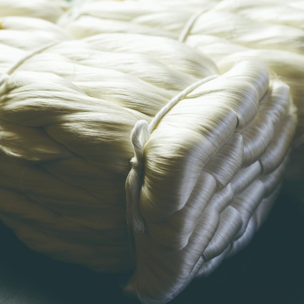 aisen luxury self care gift idea with sericin mitt