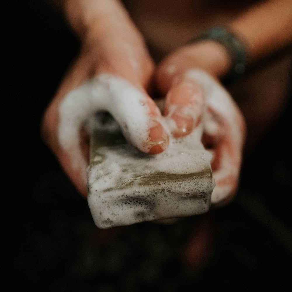Shampoo use with Alaska Glacial Essentials Thieves Bar for mild cleansing of hair and scalp.