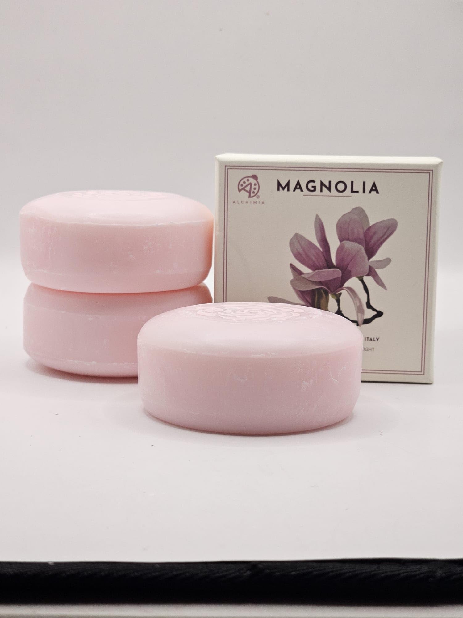 Alchimia Magnolia gift box demonstrates premium presentation for thoughtful occasions.
