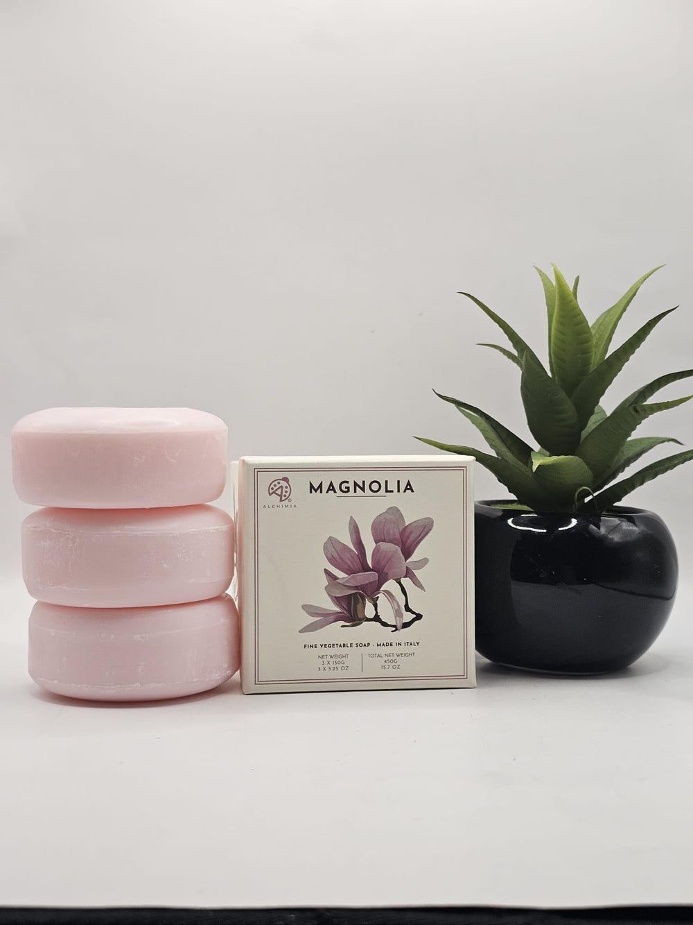 Alchimia Magnolia soap lather foam captures rich cleansing for daily use.