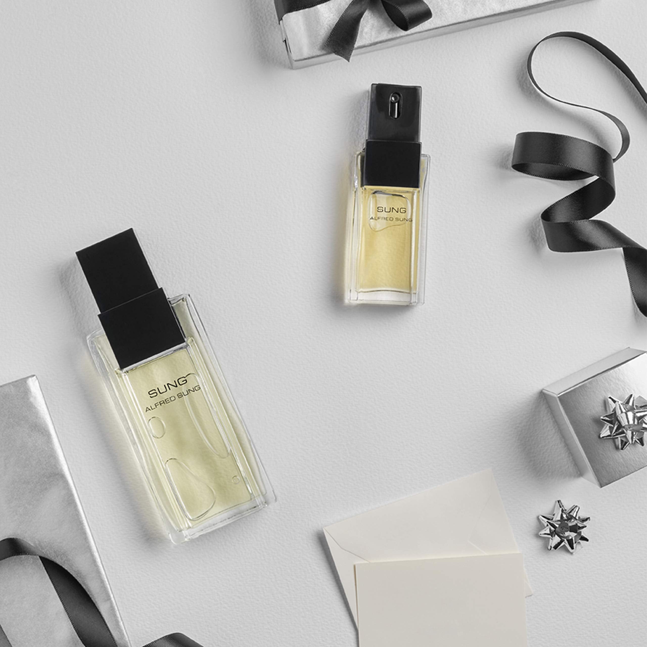 Box packaging and outer carton of Sung, gift-ready presentation.