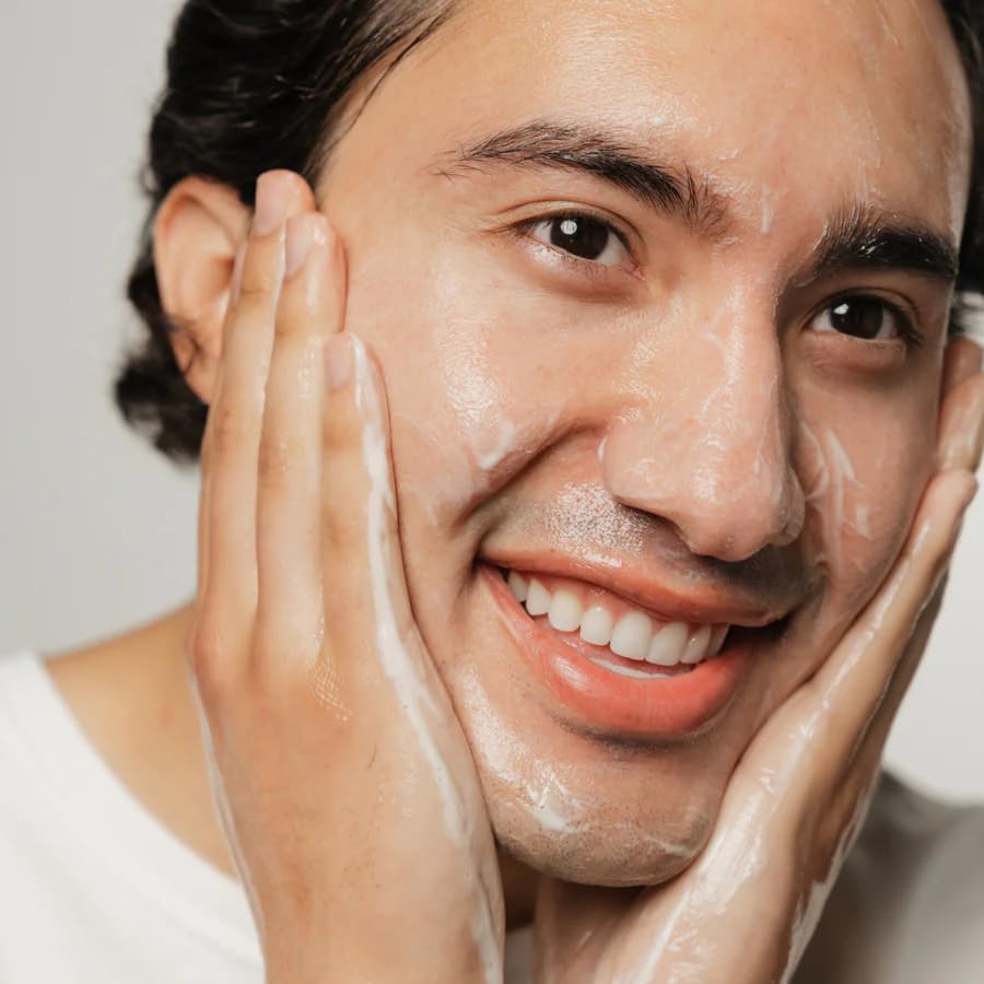 Dermatologist-tested Algenist cleanser suitable for all skin types and vegan