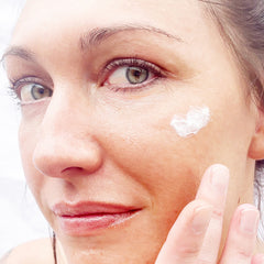 Ingredients chart shows 10% glycolic AHA and nourishing components