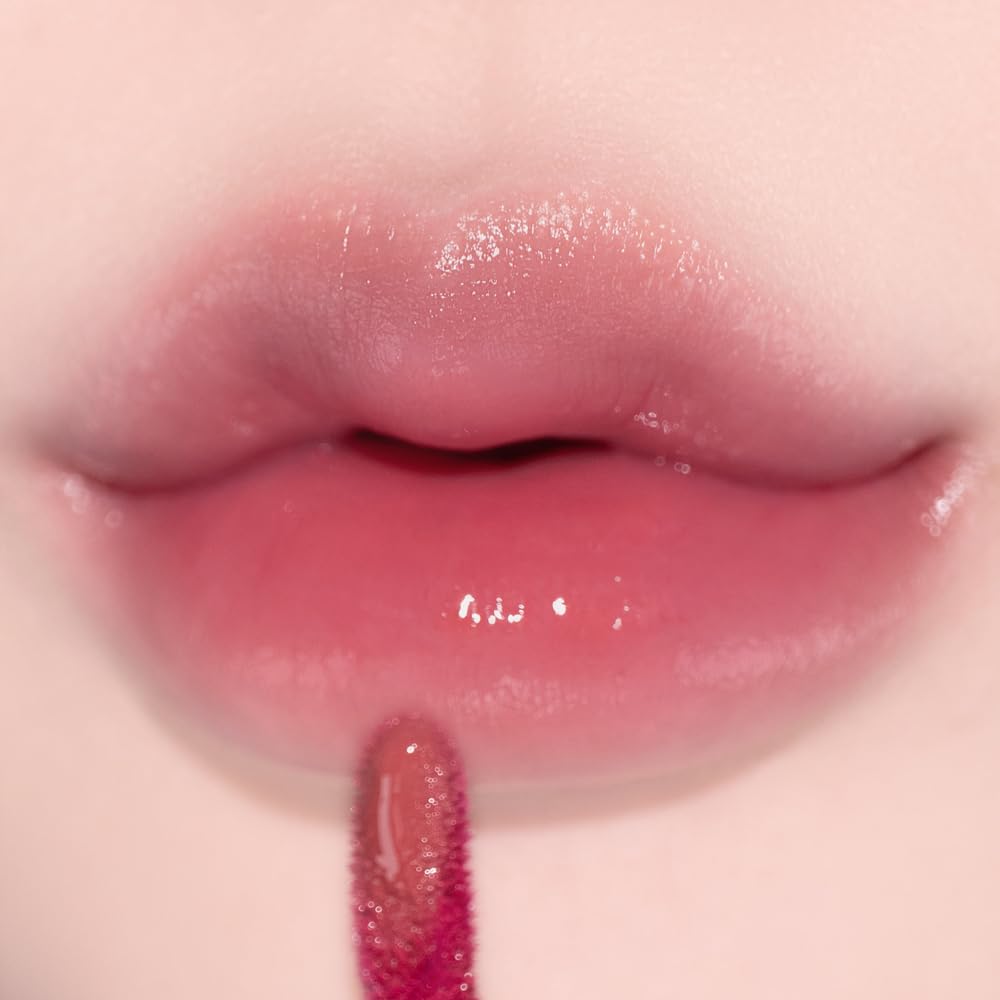 alternativestereo Lip Potion Aqua Glow Raspberry Soap swatch on lips for sheer berry radiance and smooth feel.