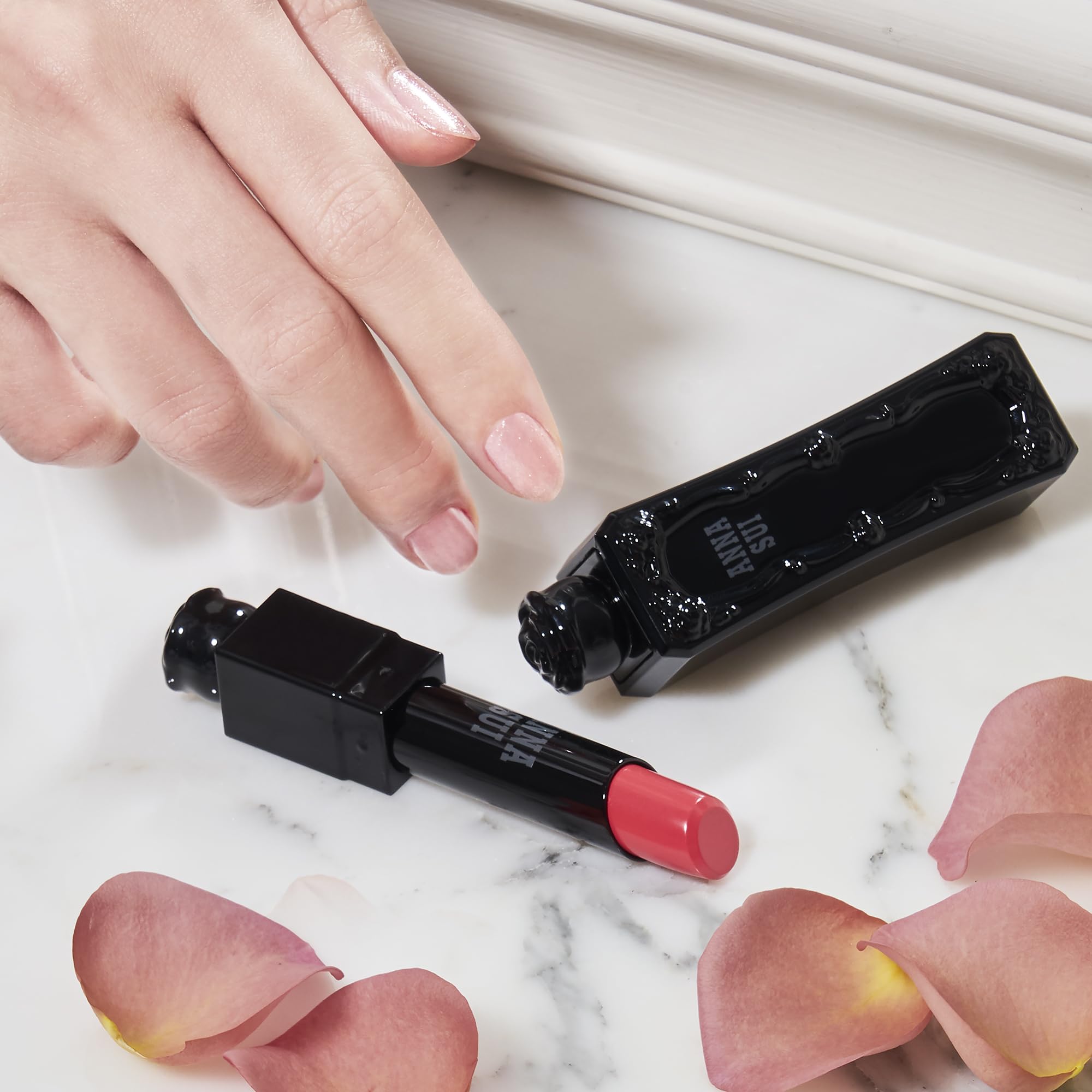 Long-lasting shine and moisture from ANNA SUI Lipstick Rouge.