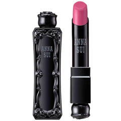 ANNA SUI Lipstick Rouge delivers a smooth fit texture for comfortable daily wear.