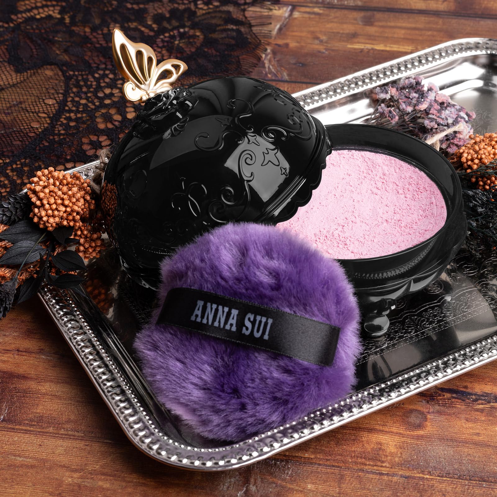 ANNA SUI Loose Face Powder brightening effect for subtle glow