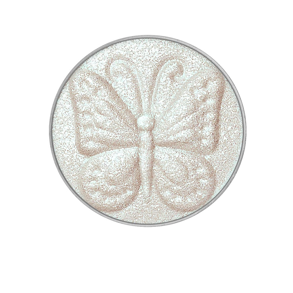 ANNA SUI Shiny Eye Color 001 eyelid application demonstrates even coverage and subtle shimmer.