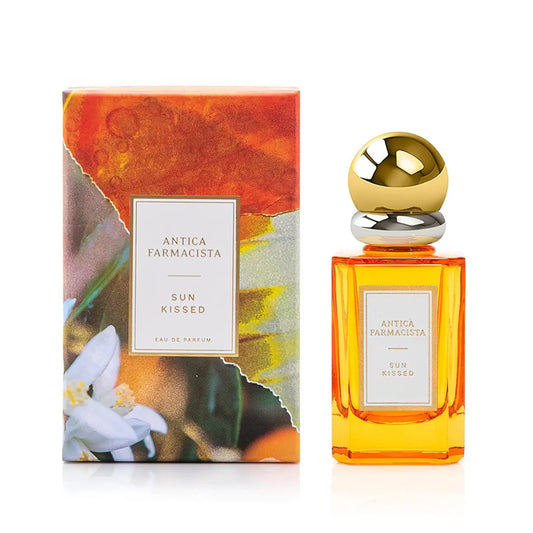 Antica Farmacista Sun Kissed bottle pour highlights a luminous, long-lasting fragrance for daily wear.