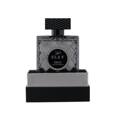 ARIAZ Slay notes close-up highlighting sandalwood and amber warmth for evenings