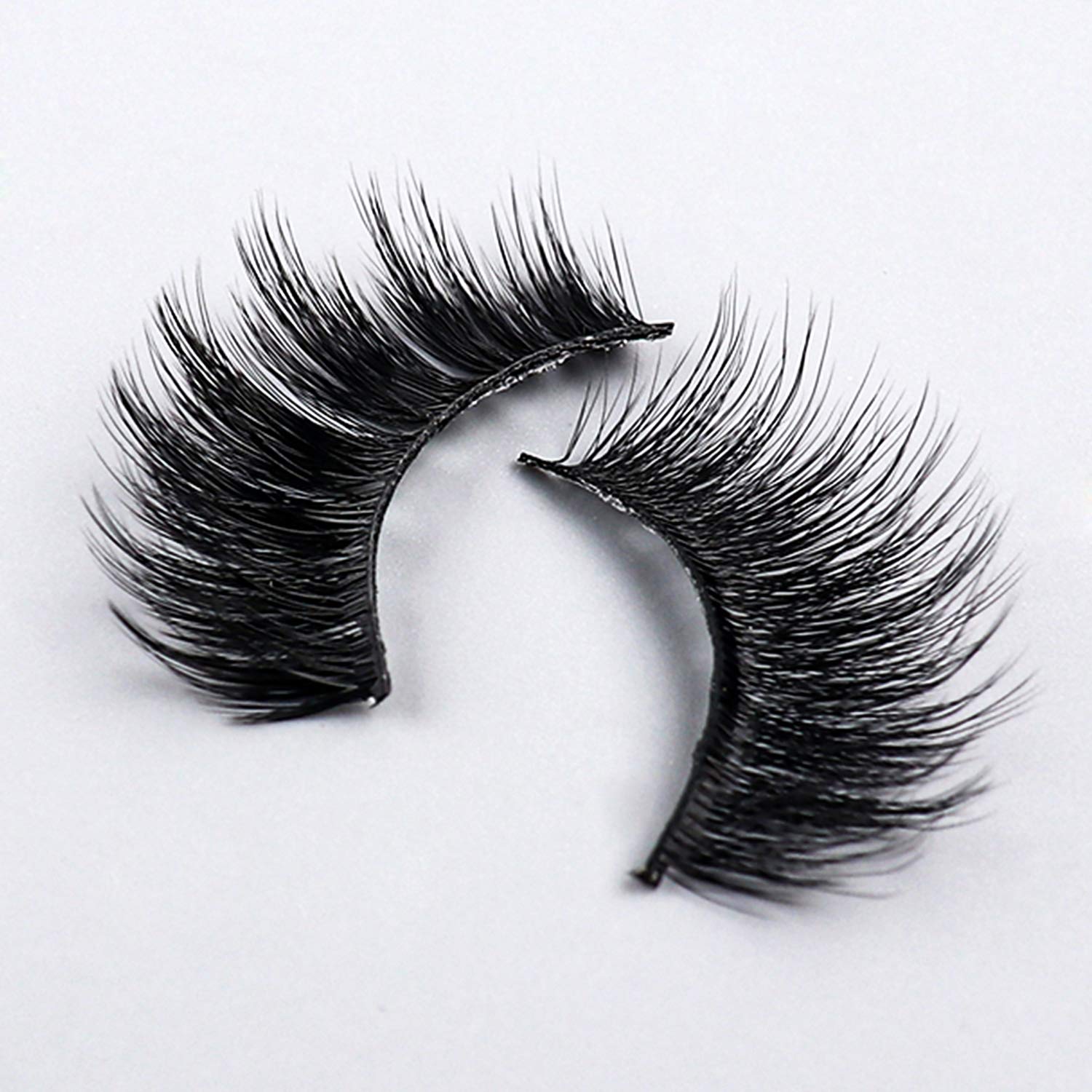 AROIC lightweight lashes deliver natural look without heaviness for daily wear.