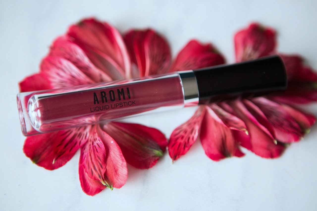 Aromi lightweight formula dries to a comfortable matte feel.